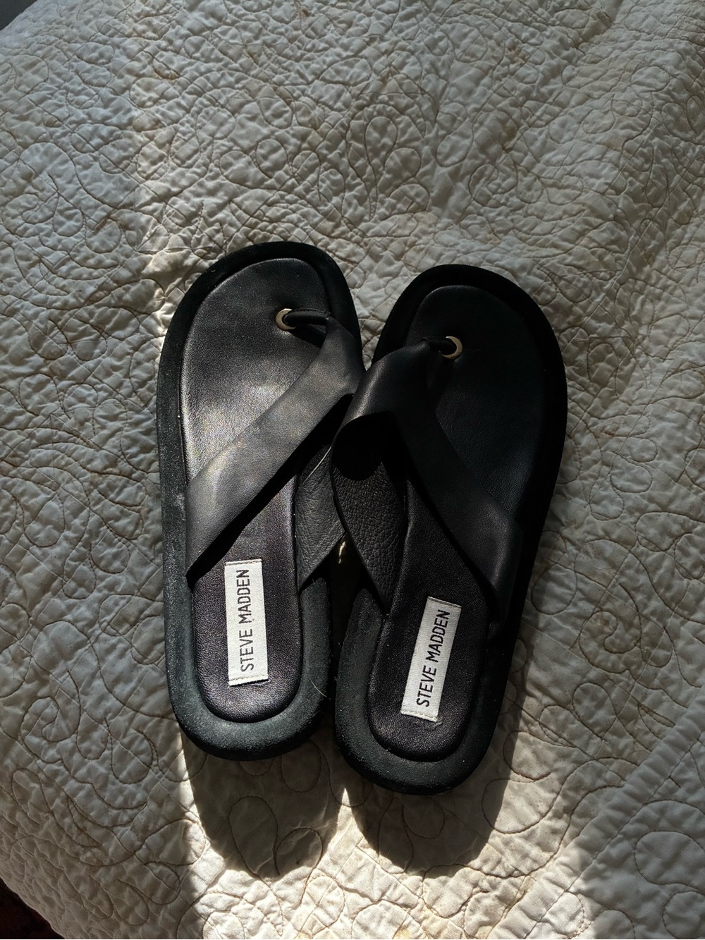 Steve Madden black platform leather flip flops